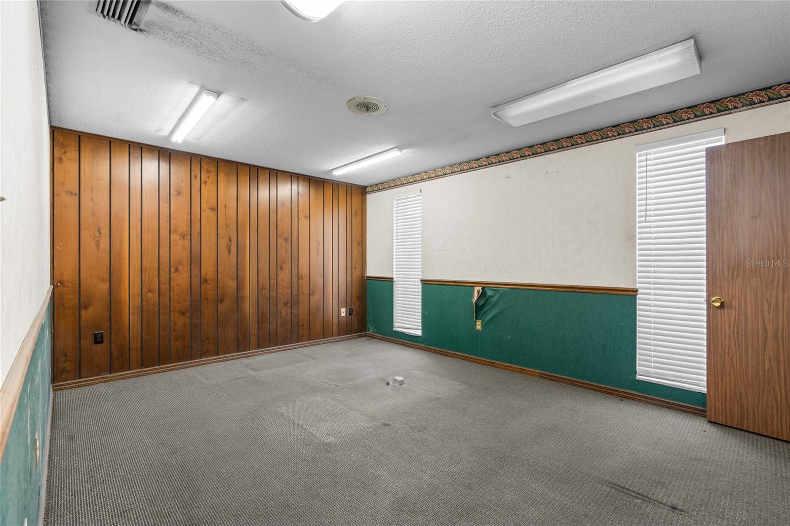 ALLREDS ADD - Commercial Lease