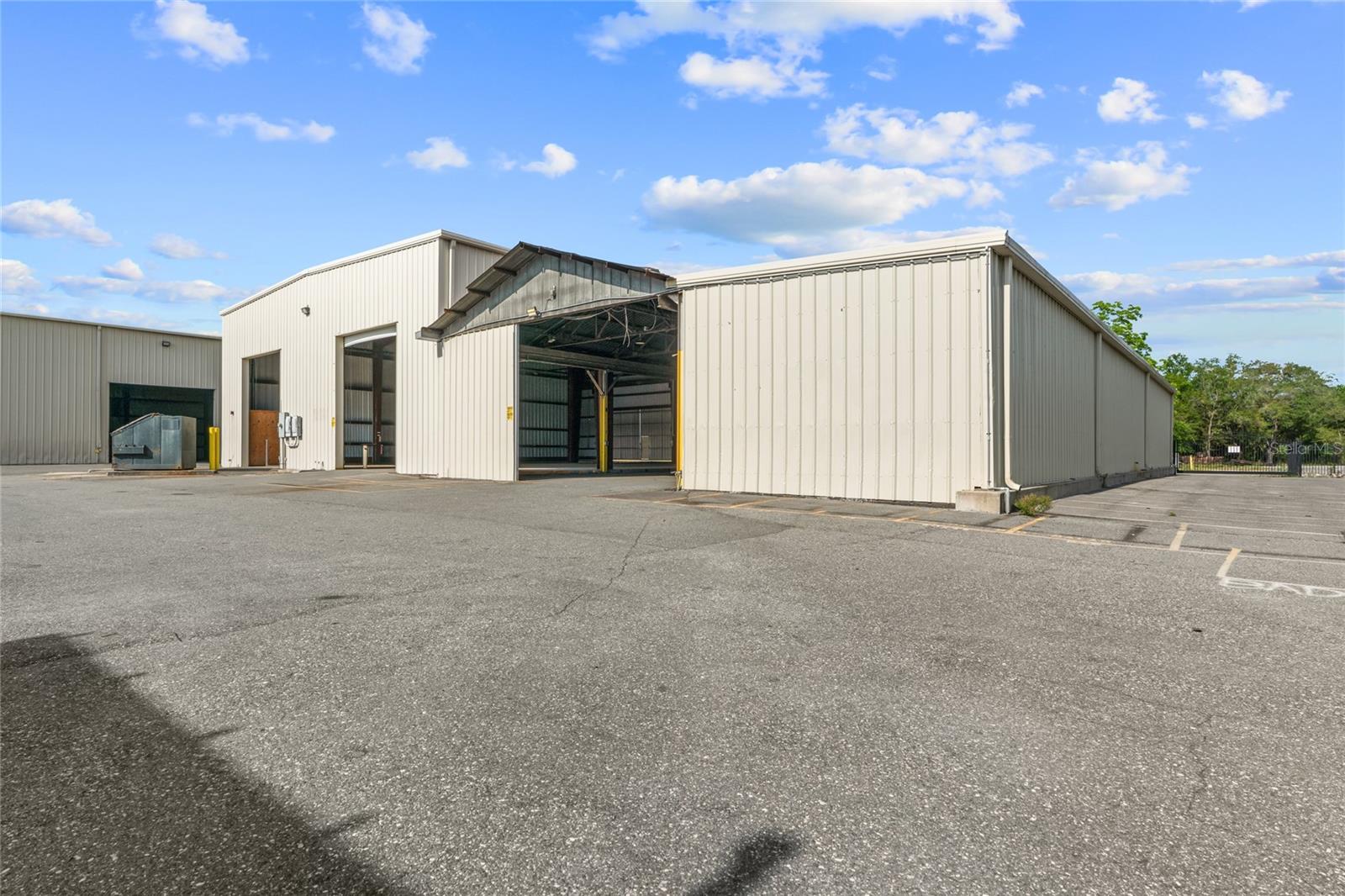 ALLREDS ADD - Commercial Lease