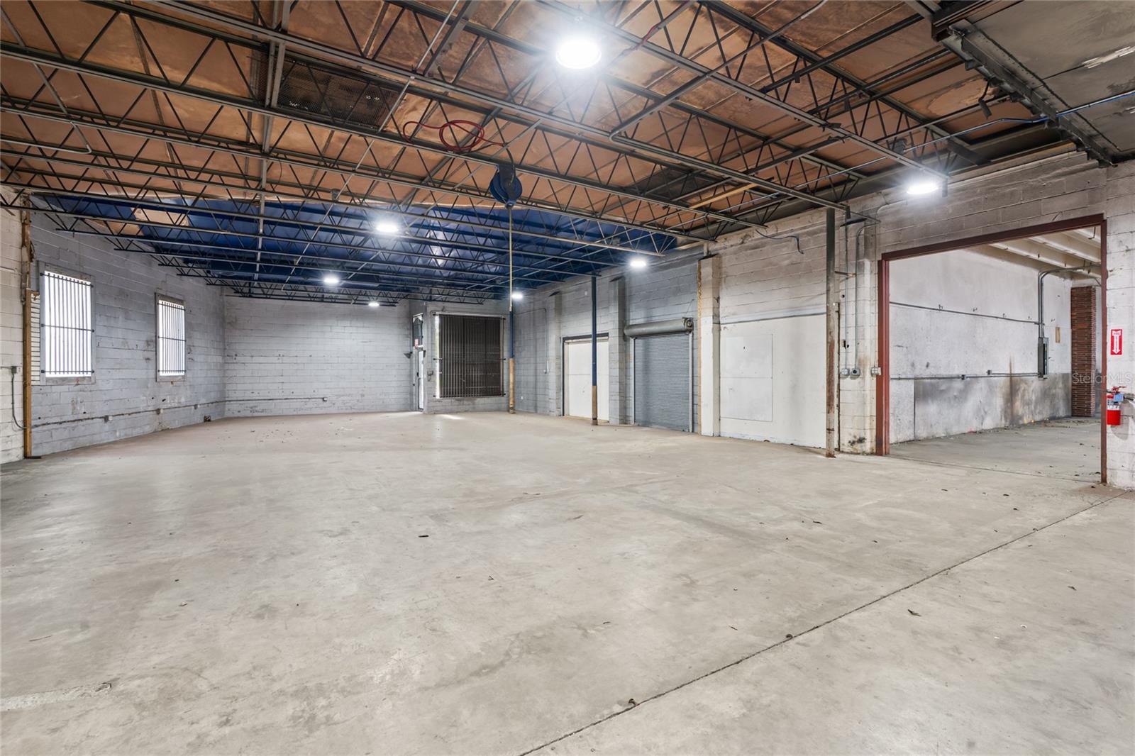 ALLREDS ADD - Commercial Lease