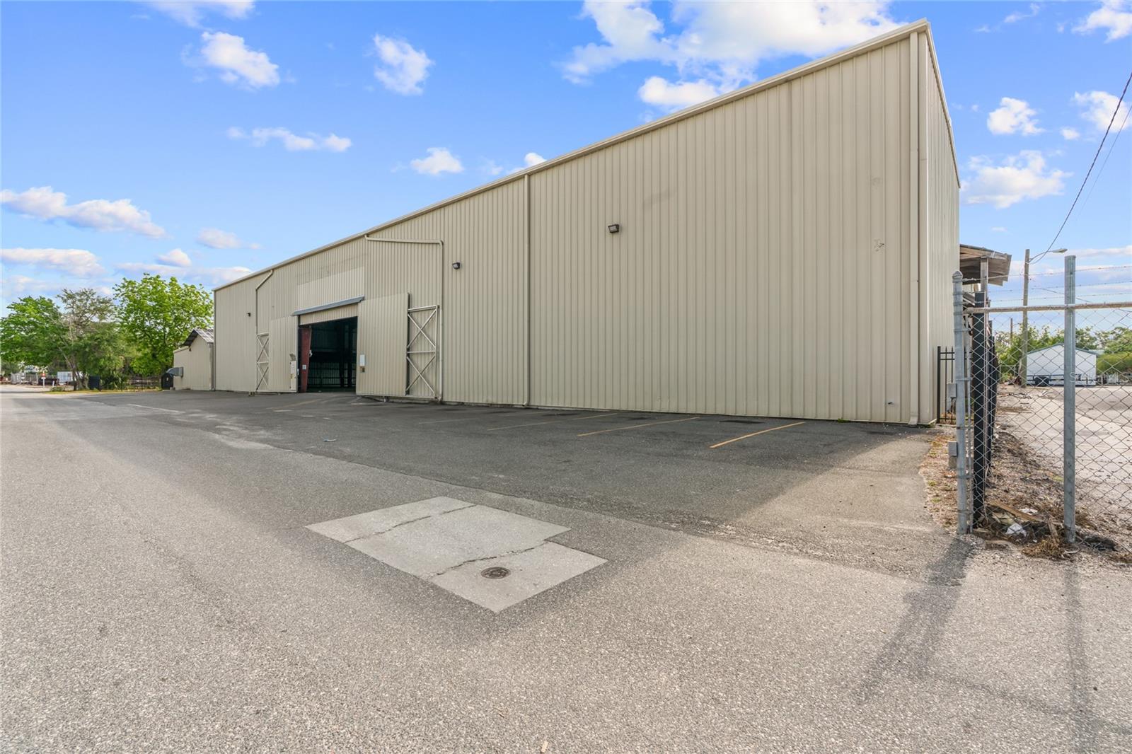 ALLREDS ADD - Commercial Lease