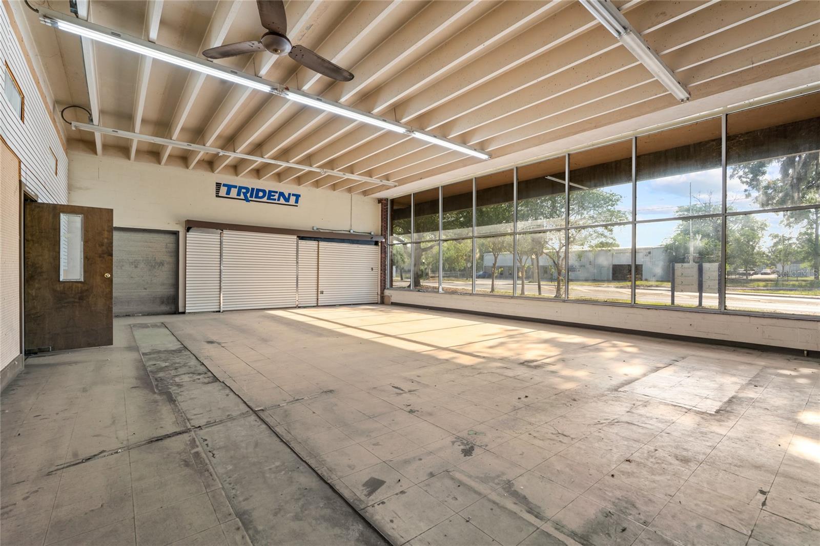 ALLREDS ADD - Commercial Lease