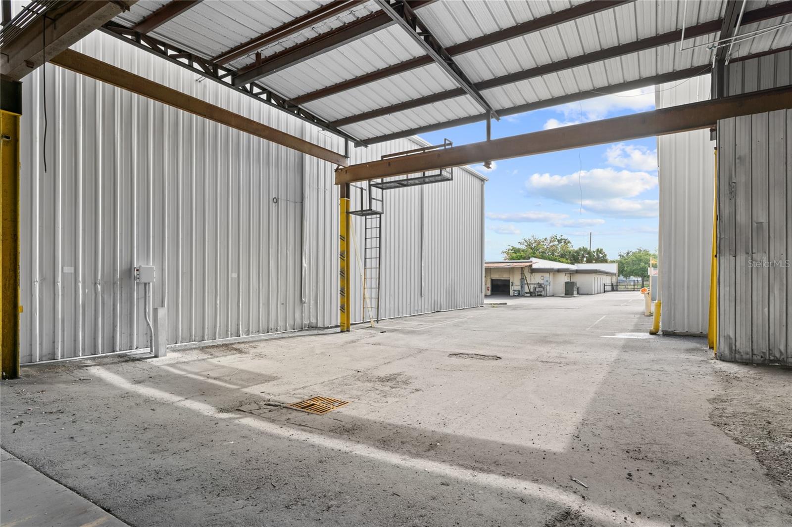 ALLREDS ADD - Commercial Lease