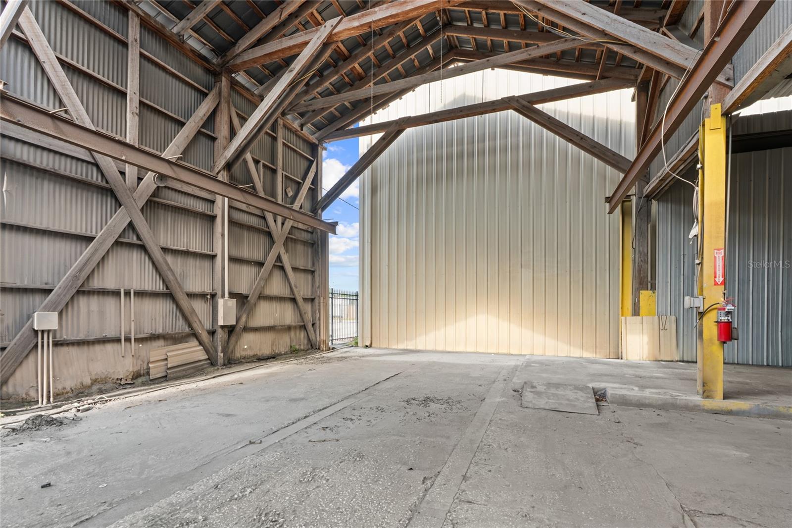ALLREDS ADD - Commercial Lease