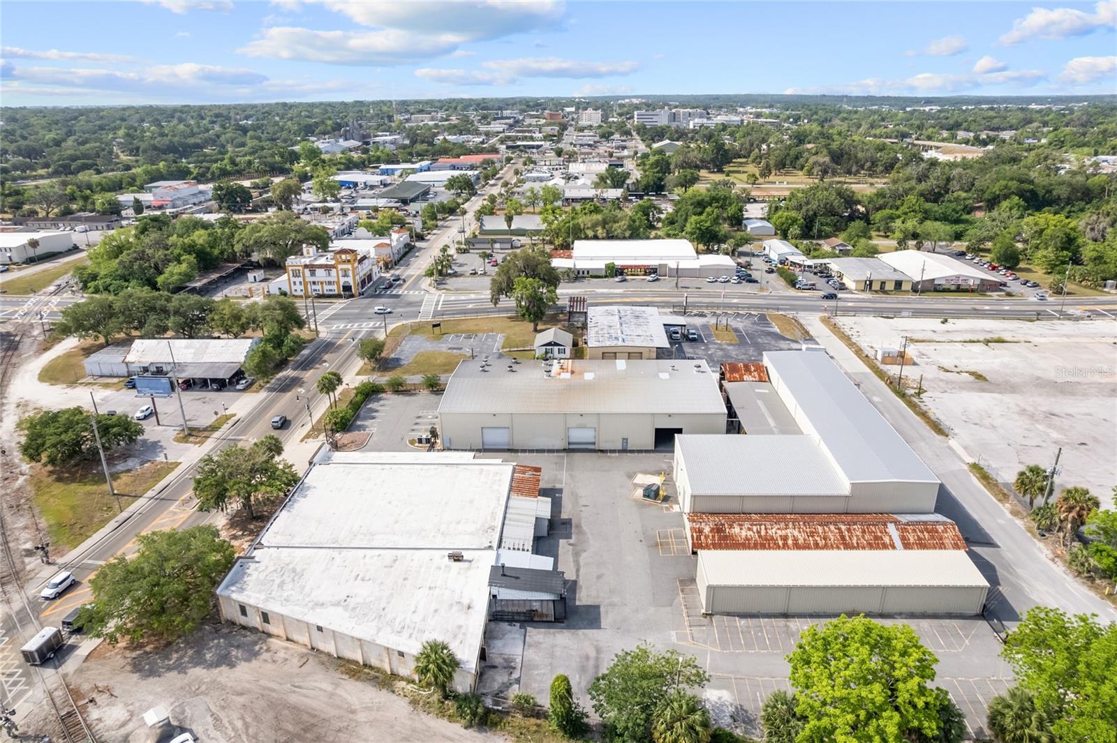 ALLREDS ADD - Commercial Lease