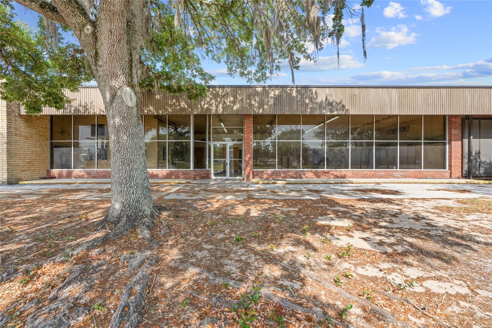 ALLREDS ADD - Commercial Lease
