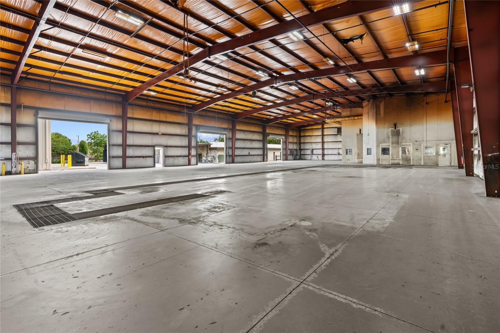 ALLREDS ADD - Commercial Lease