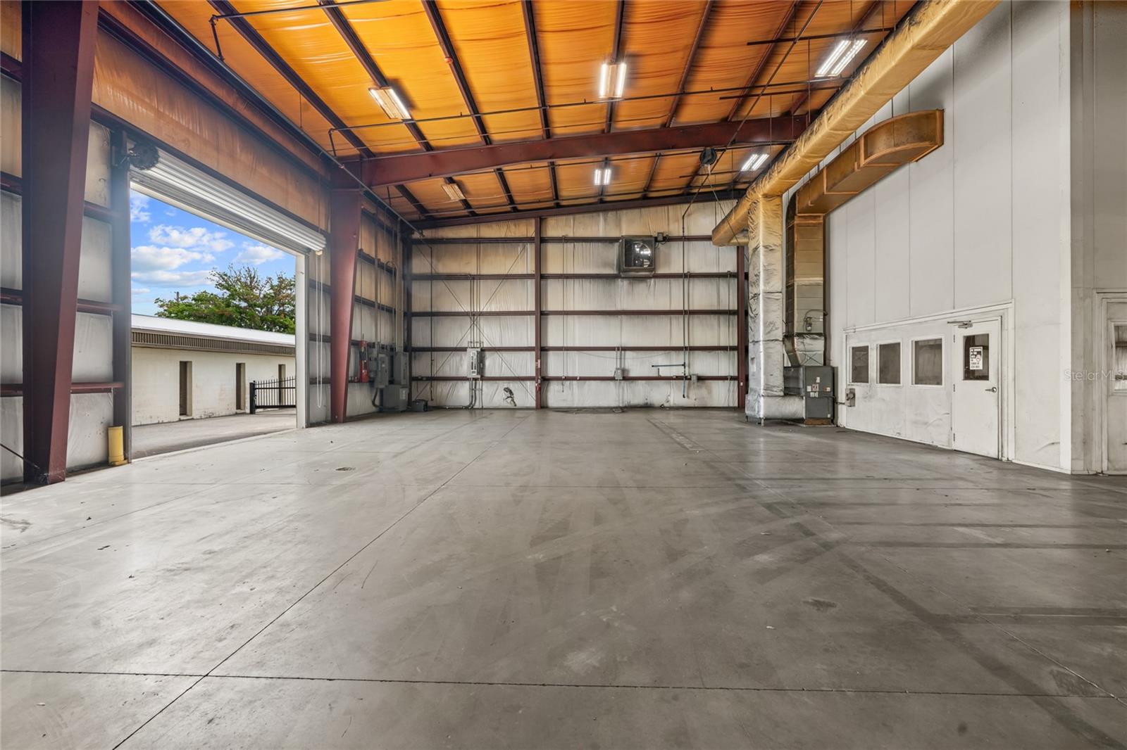 ALLREDS ADD - Commercial Lease