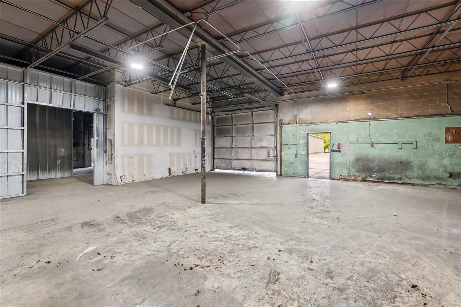 ALLREDS ADD - Commercial Lease