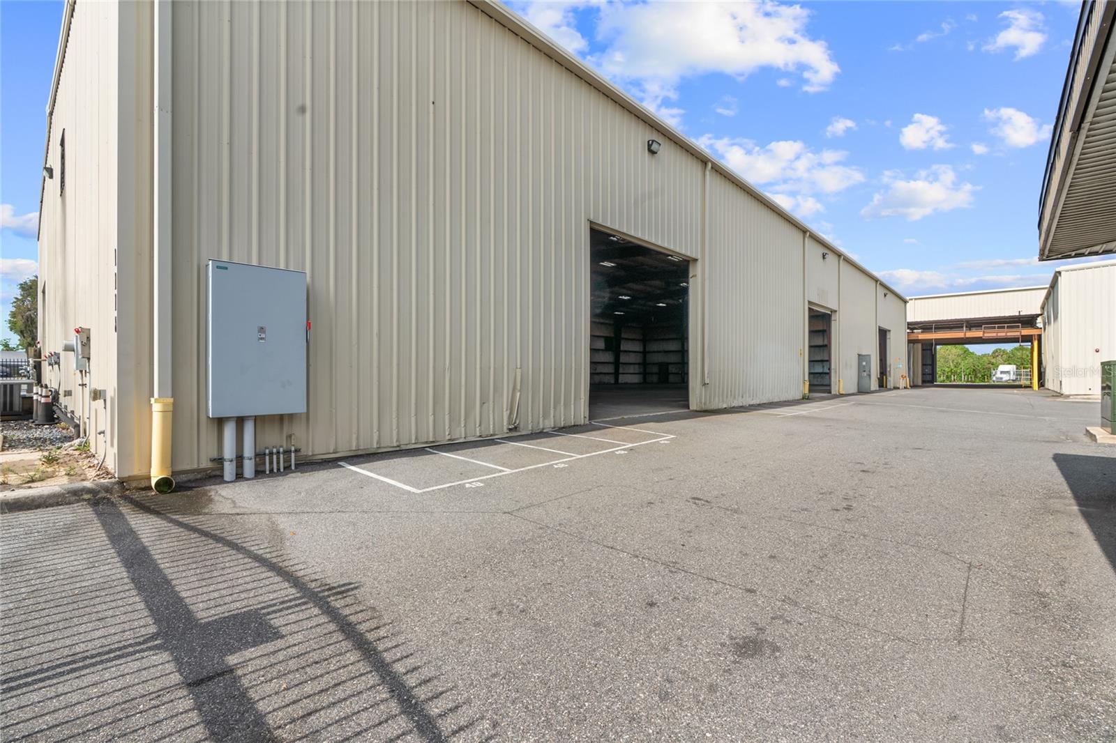 ALLREDS ADD - Commercial Lease