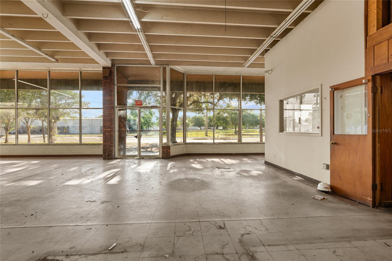 ALLREDS ADD - Commercial Lease
