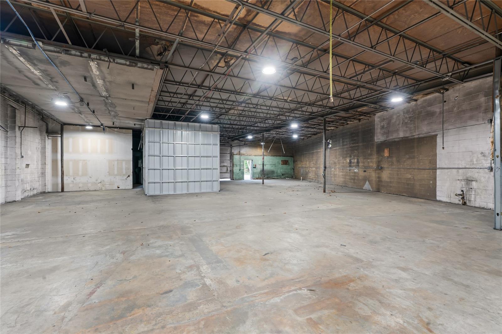 ALLREDS ADD - Commercial Lease