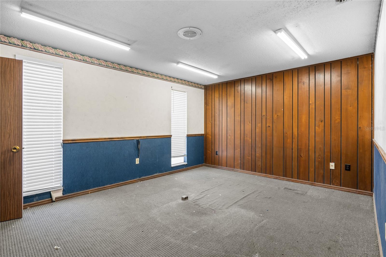 ALLREDS ADD - Commercial Lease