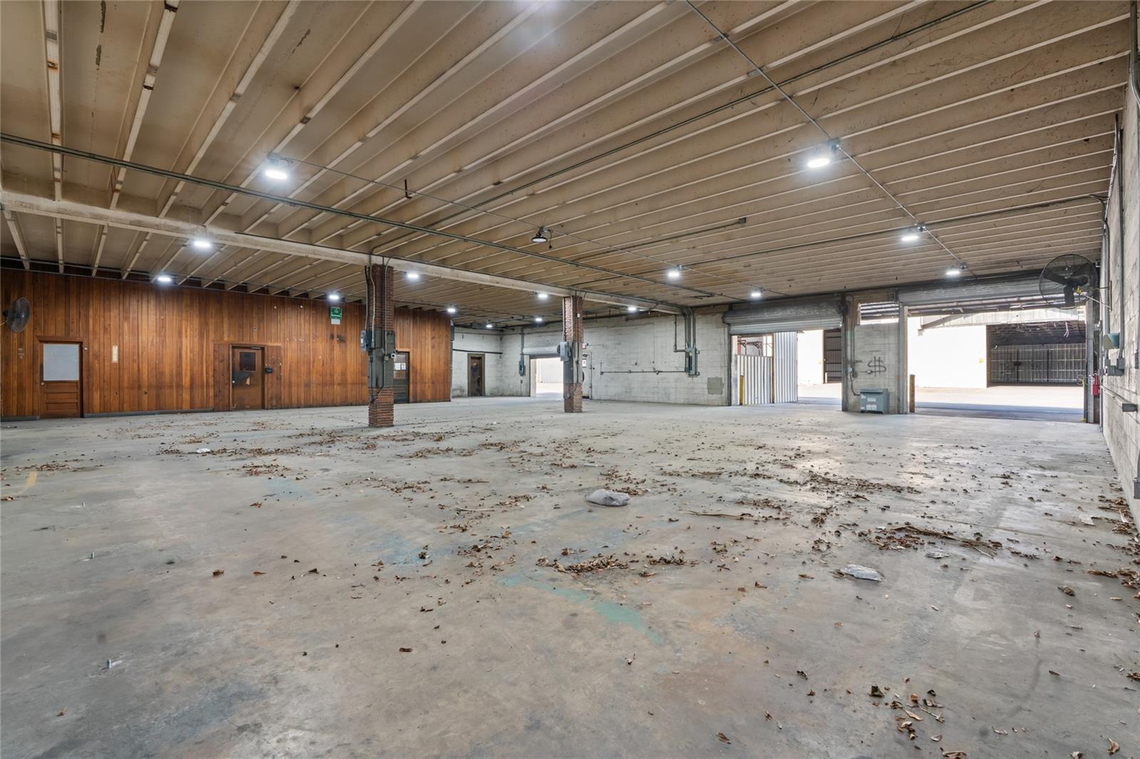 ALLREDS ADD - Commercial Lease