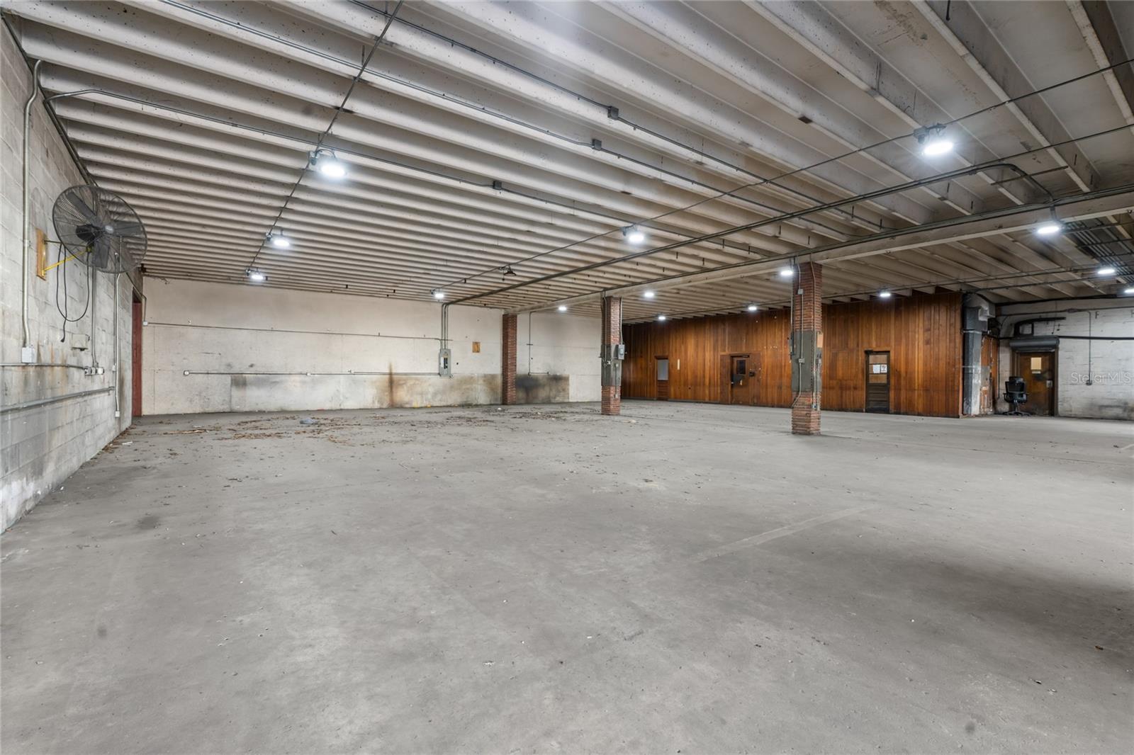 ALLREDS ADD - Commercial Lease