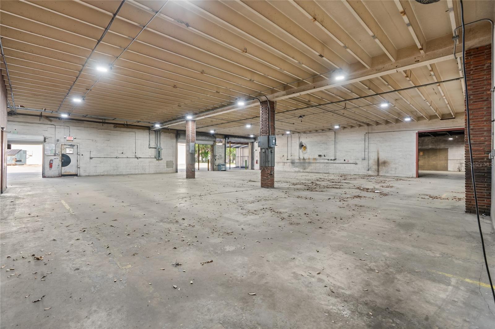 ALLREDS ADD - Commercial Lease