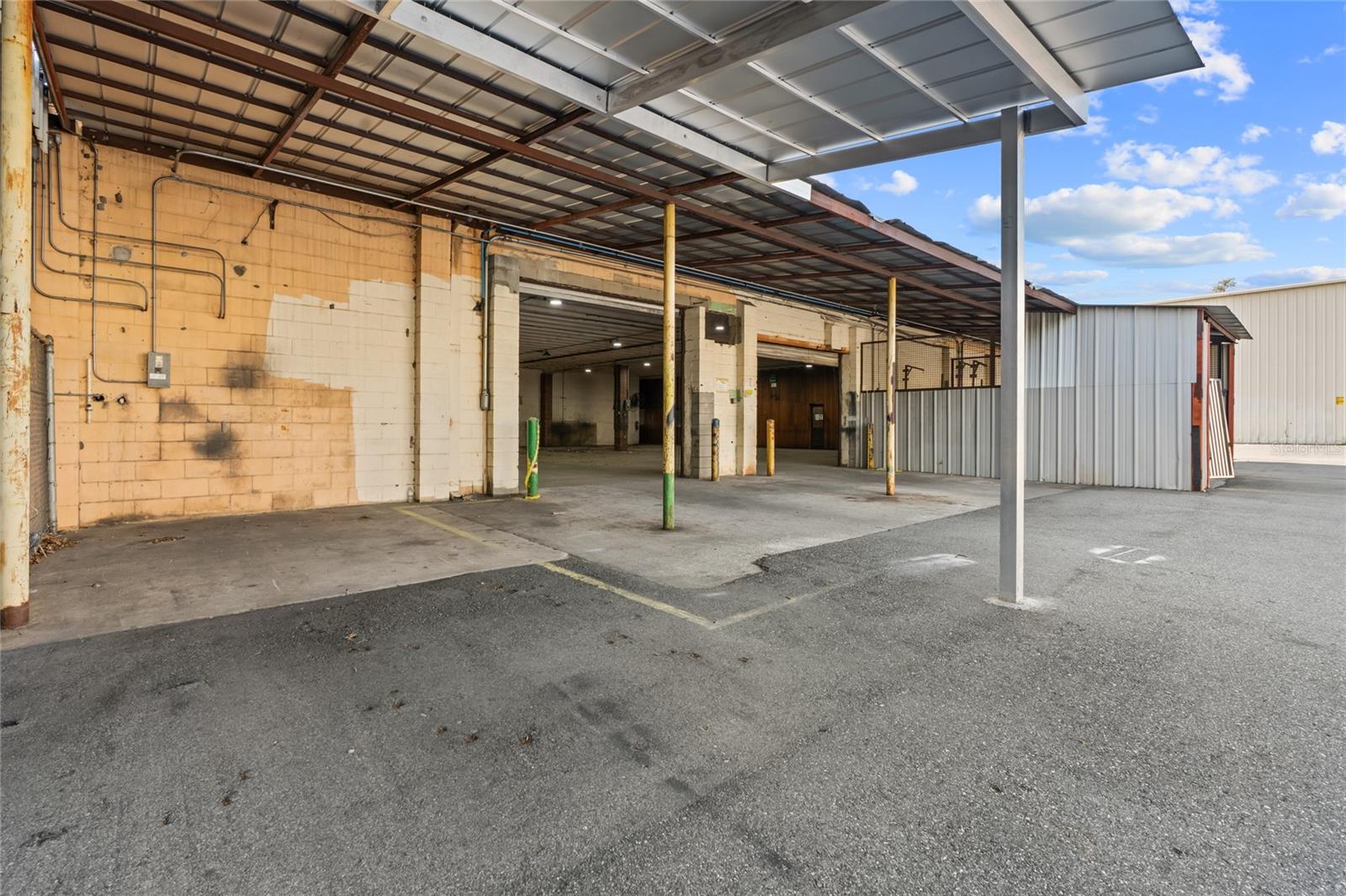 ALLREDS ADD - Commercial Lease