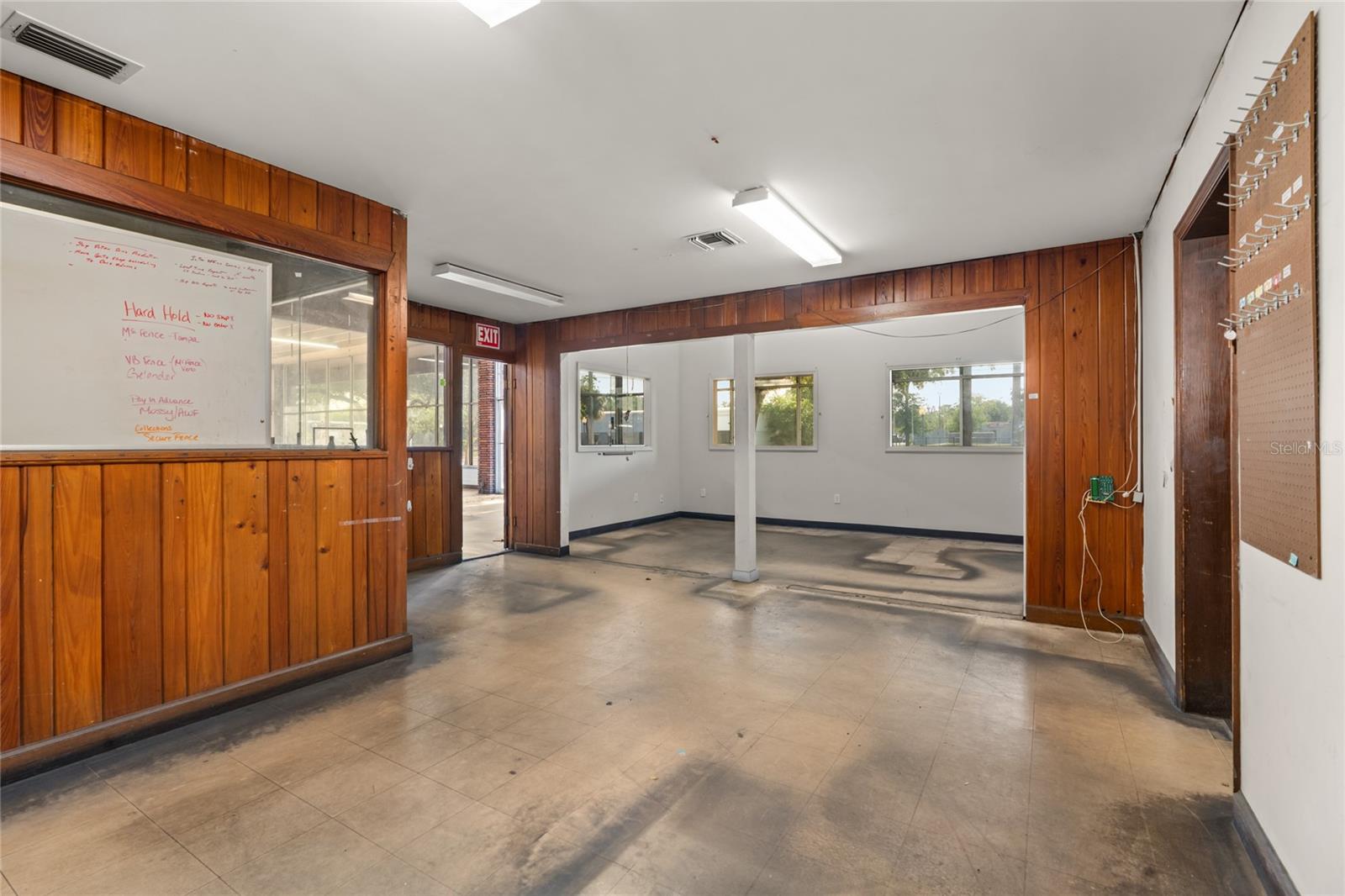 ALLREDS ADD - Commercial Lease