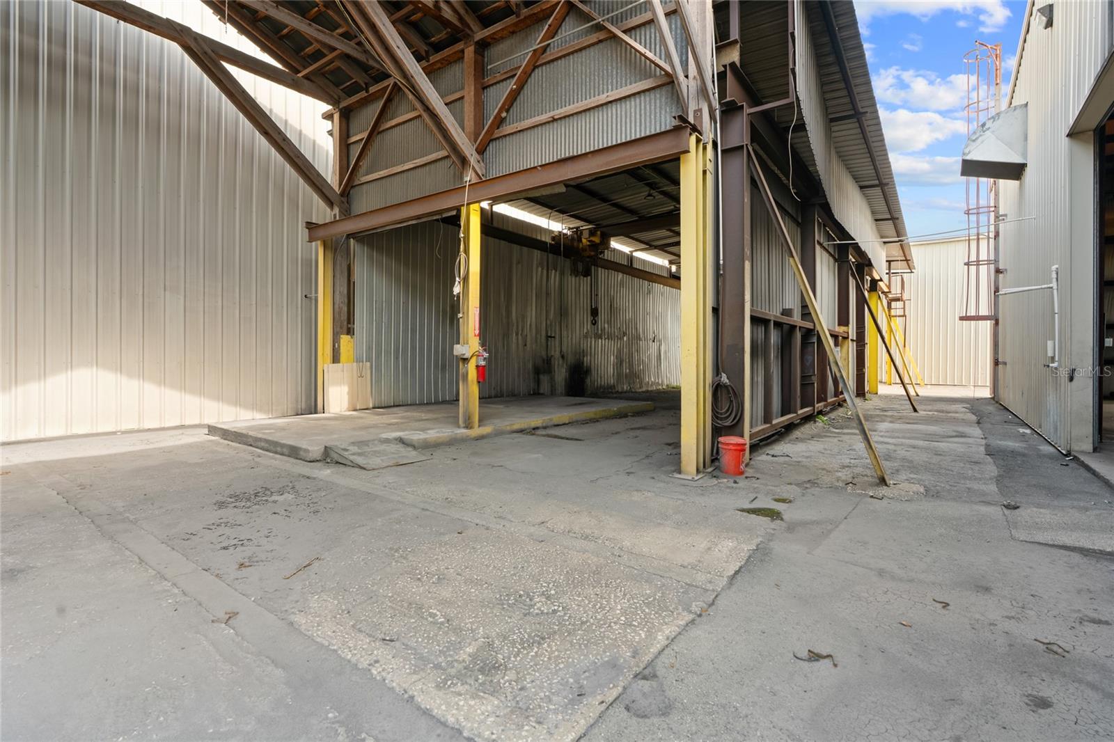 ALLREDS ADD - Commercial Lease