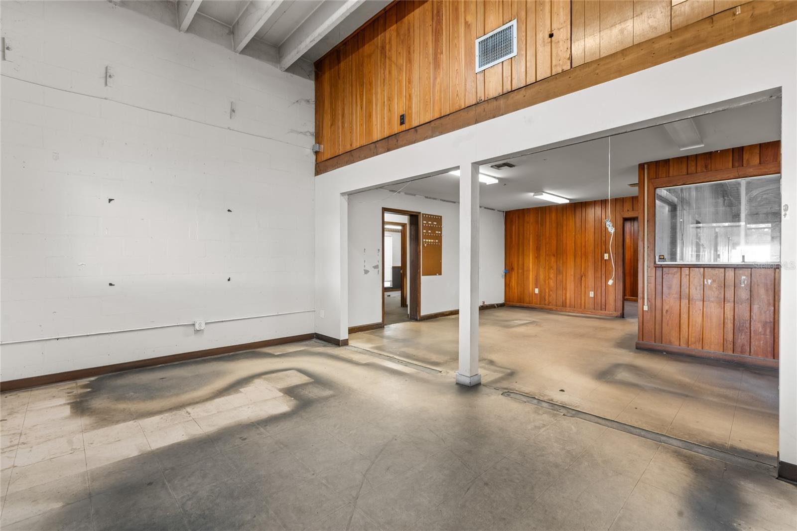 ALLREDS ADD - Commercial Lease