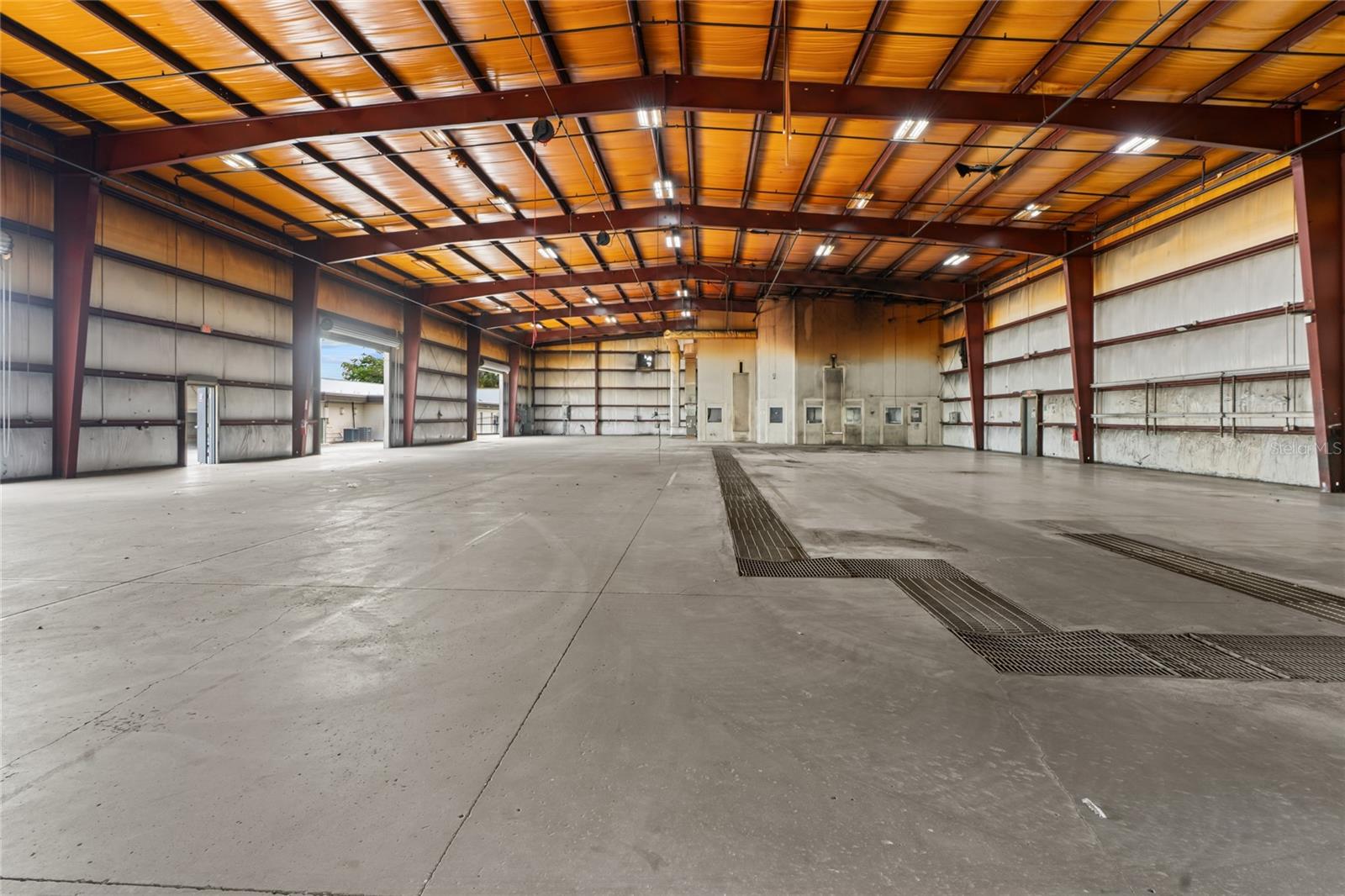 ALLREDS ADD - Commercial Lease
