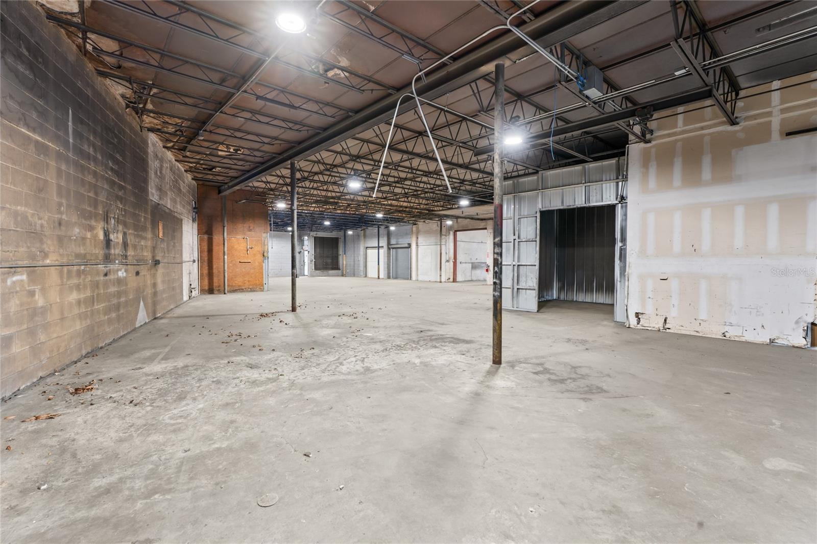 ALLREDS ADD - Commercial Lease