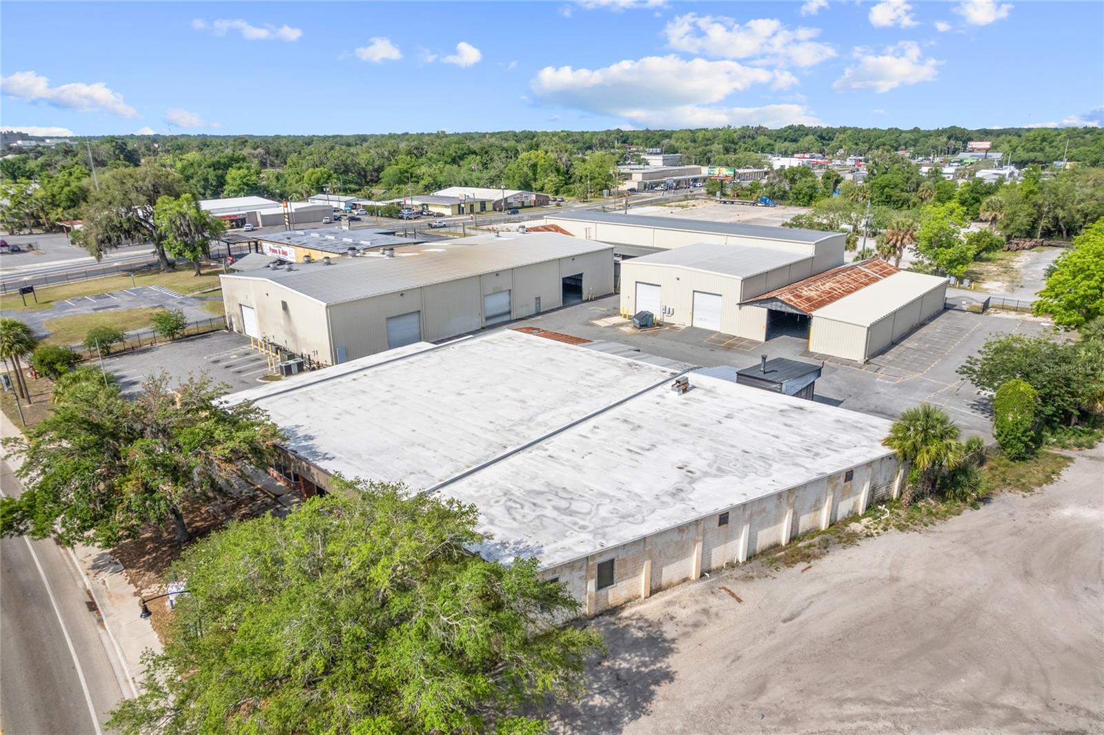 ALLREDS ADD - Commercial Lease
