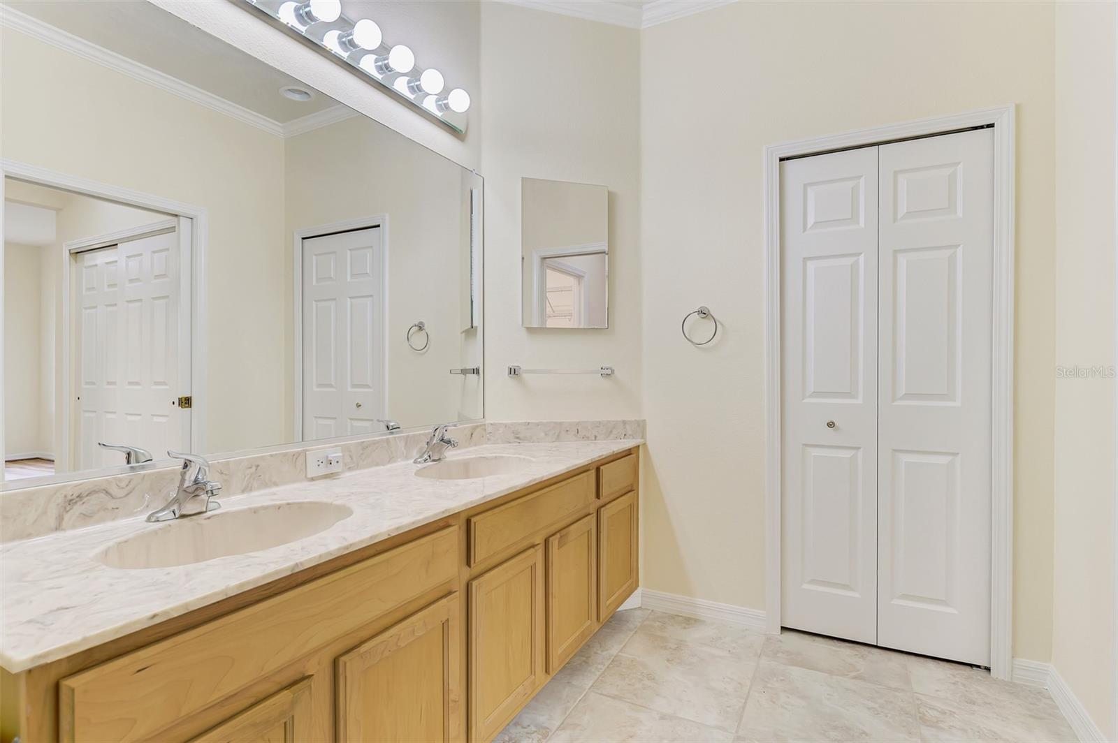 VENETIAN FALLS PH 2 - Residential