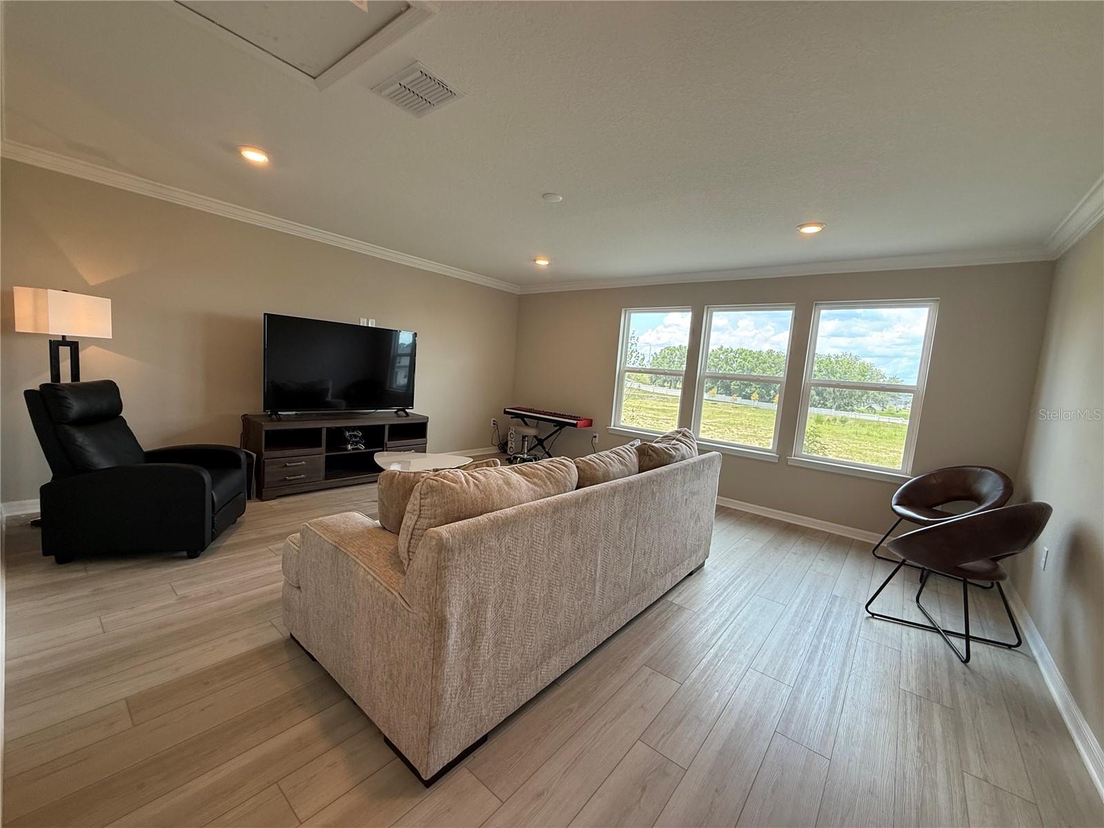 WINDING MEADOWS - Residential