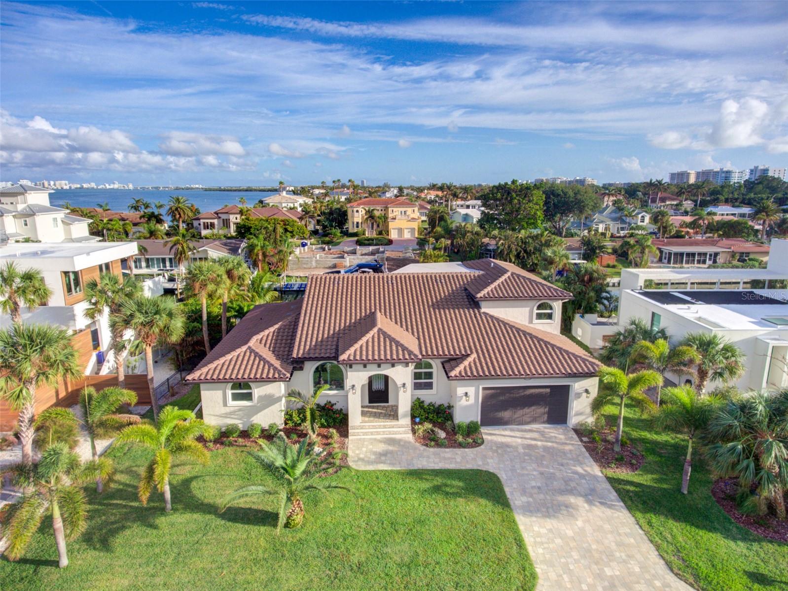 COUNTRY CLUB SHORES - Residential