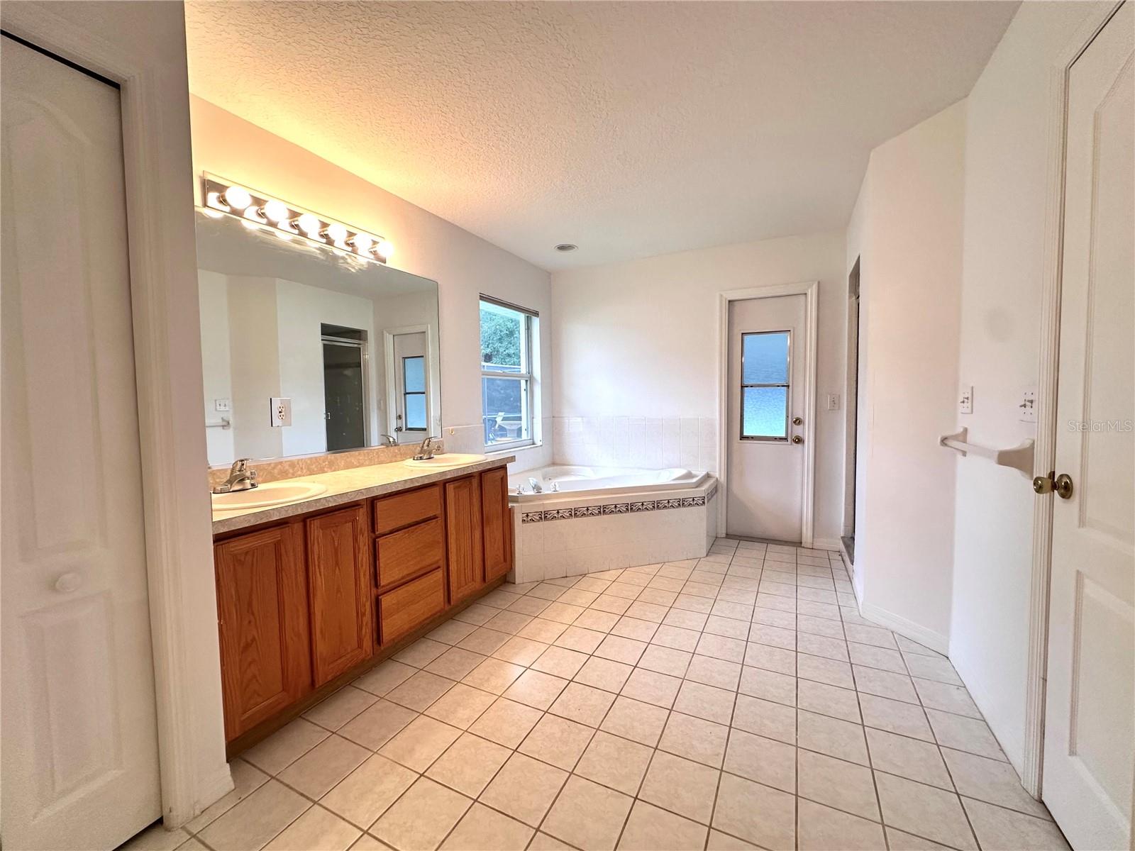 TAMPA BAY GOLF TENNIS CLUB PH 02 - Residential