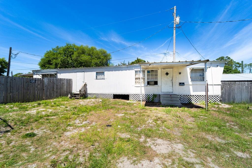 DELAND MOBILE HOMESITES UNREC 157 - Residential