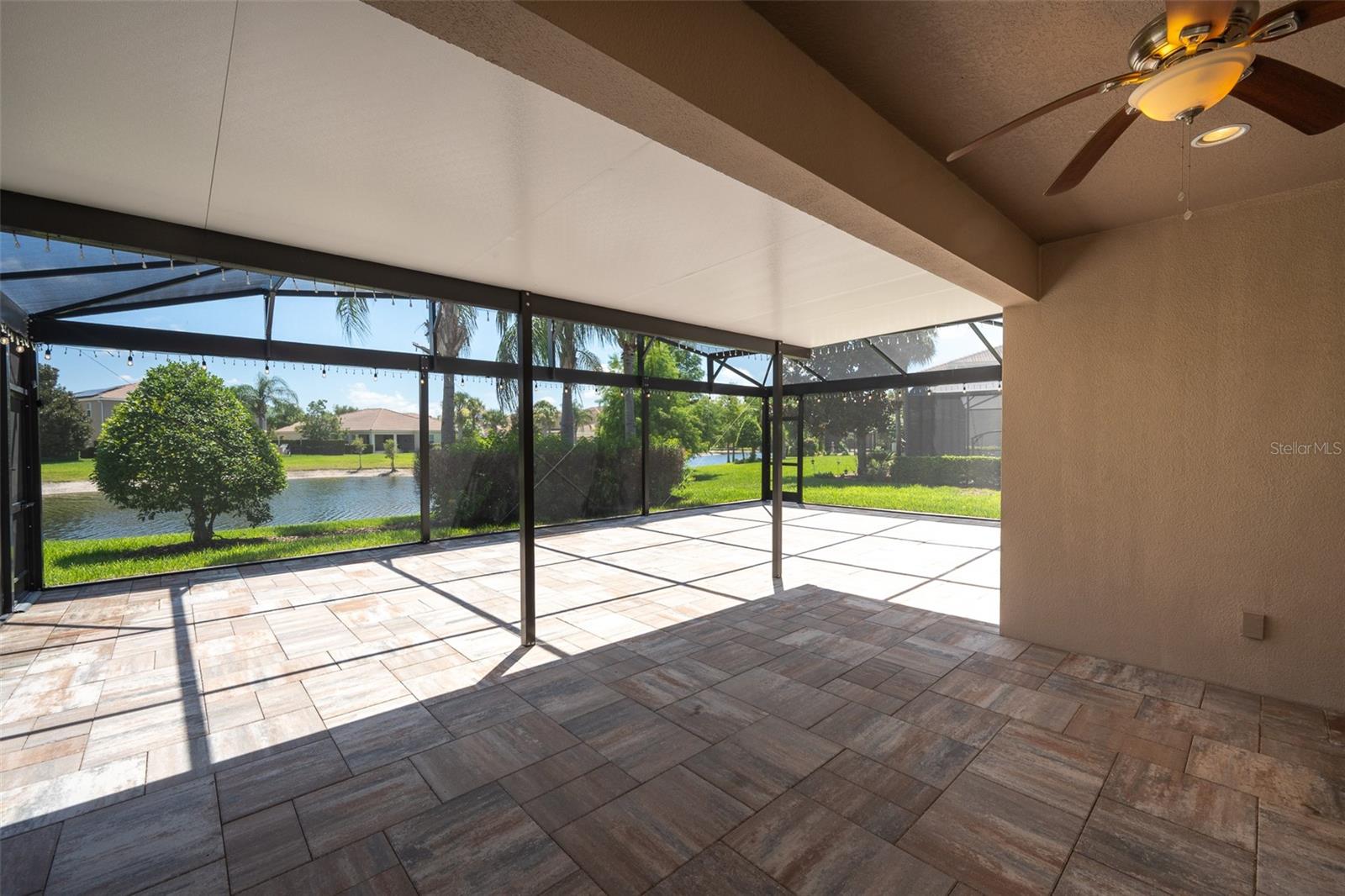 VILLAGEWALK/LK NONAD - Residential