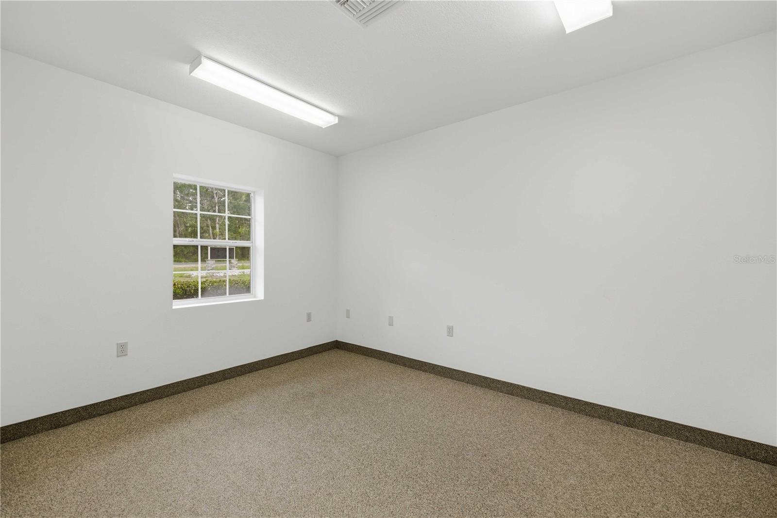 35TH STREET INDUST COMPLEX - Commercial Lease