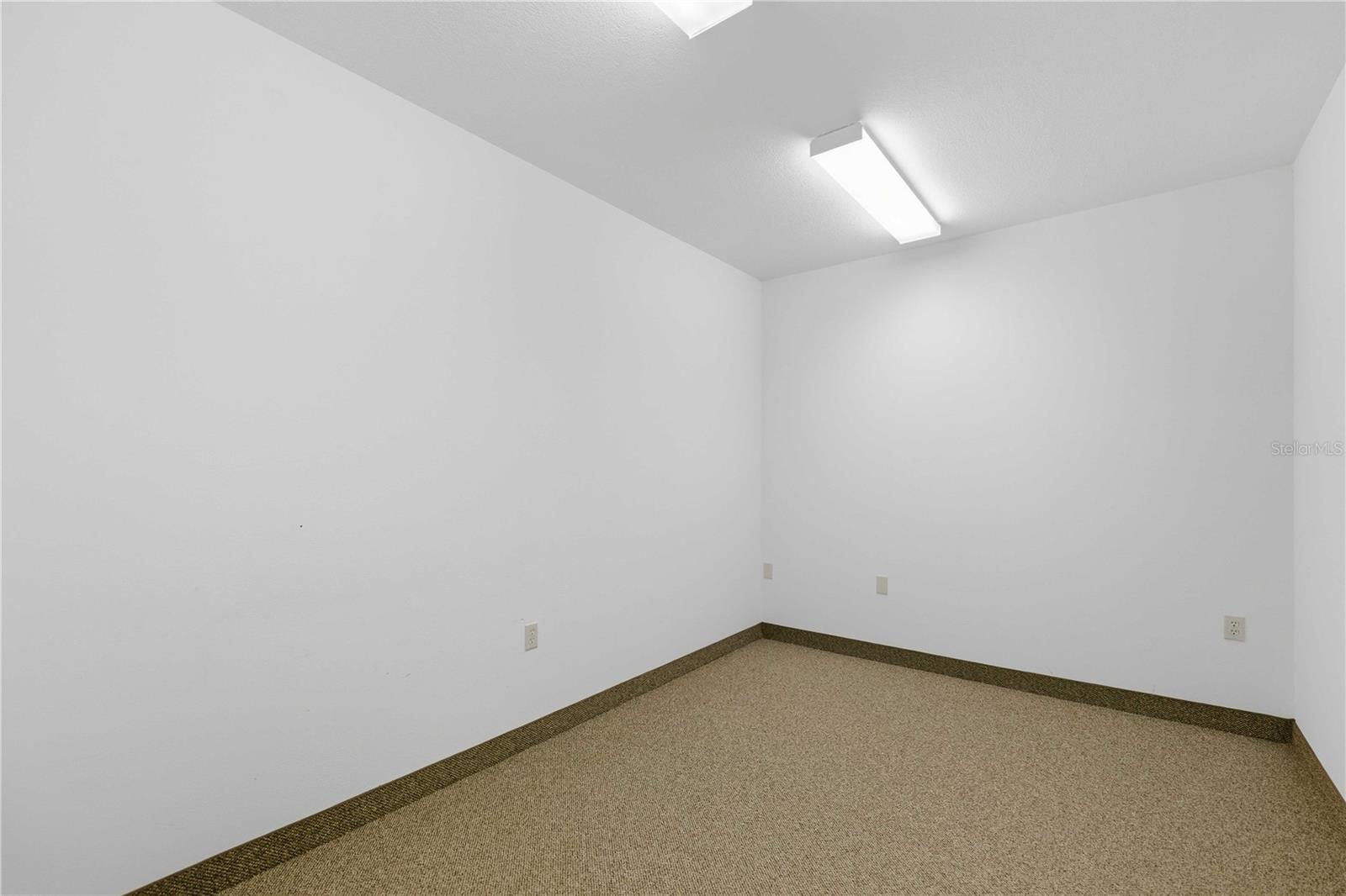 35TH STREET INDUST COMPLEX - Commercial Lease