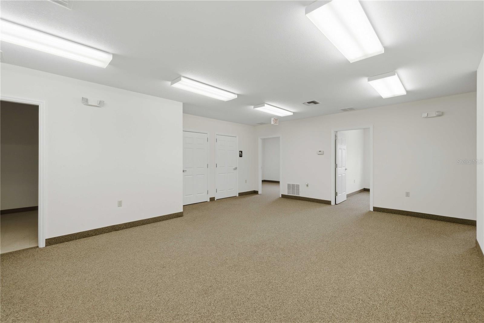 35TH STREET INDUST COMPLEX - Commercial Lease