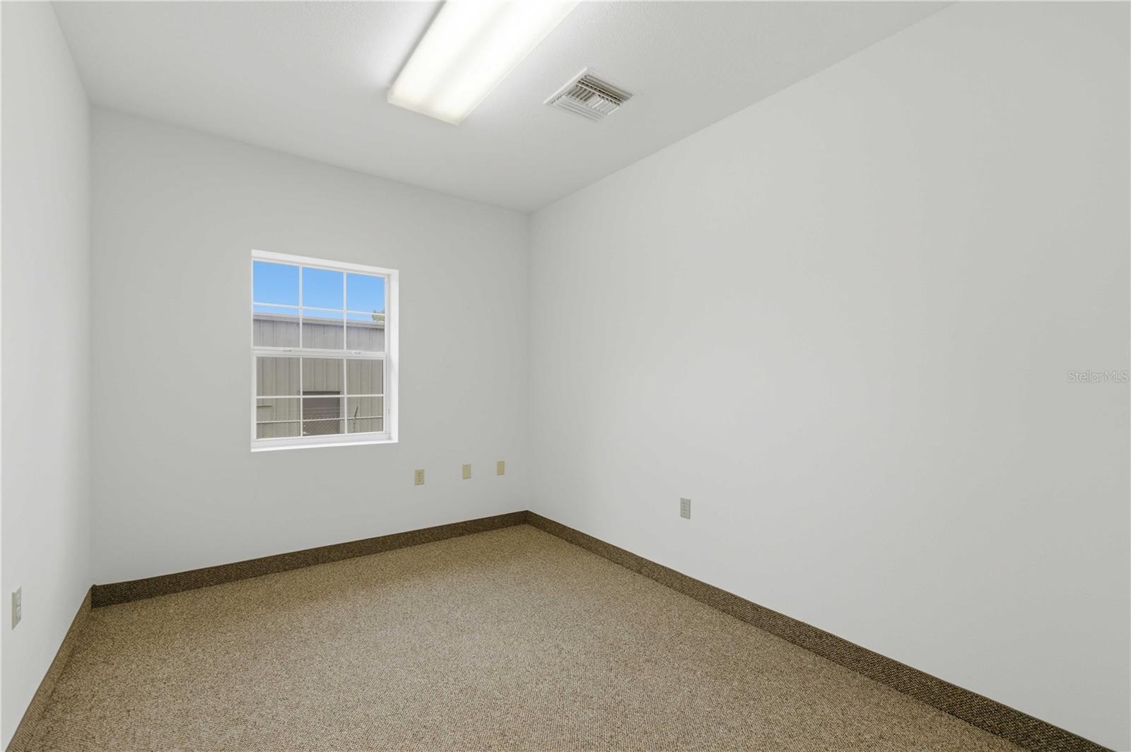 35TH STREET INDUST COMPLEX - Commercial Lease