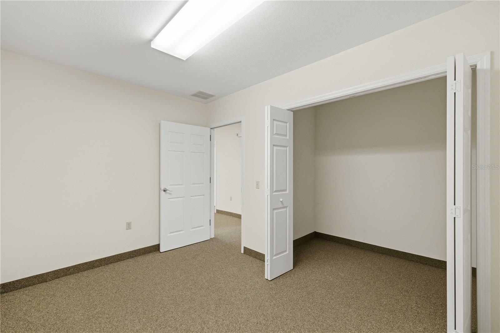 35TH STREET INDUST COMPLEX - Commercial Lease