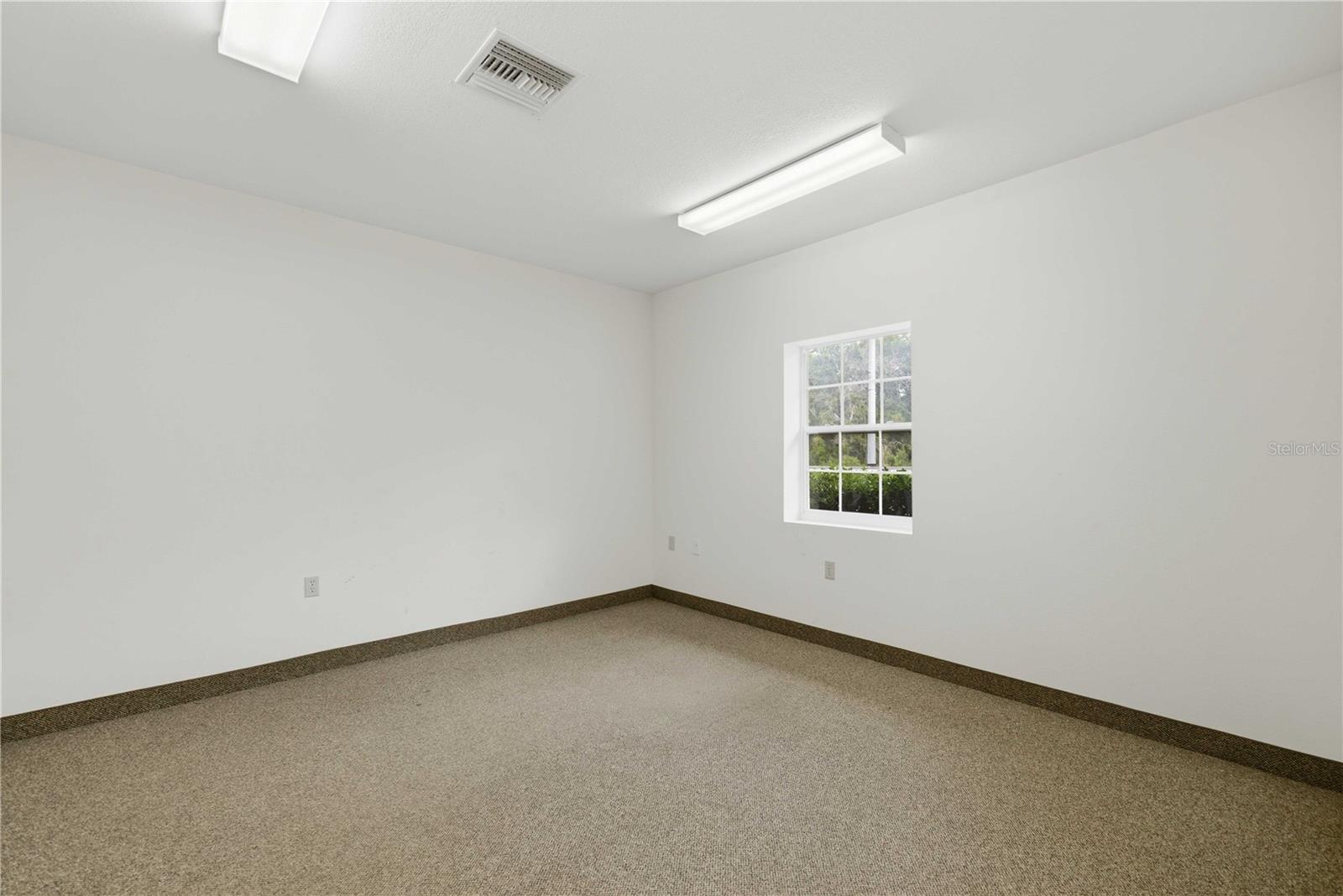 35TH STREET INDUST COMPLEX - Commercial Lease