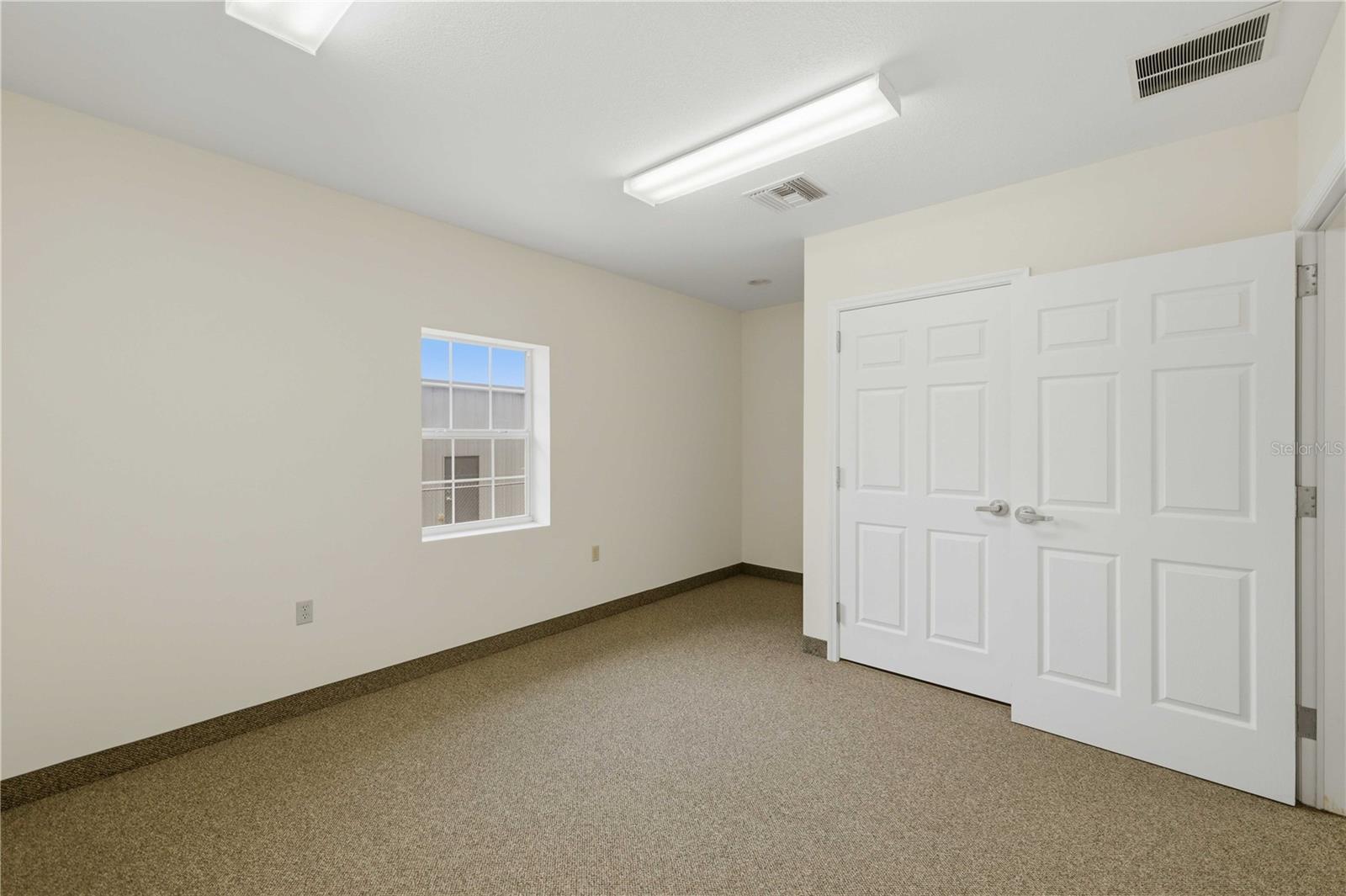 35TH STREET INDUST COMPLEX - Commercial Lease