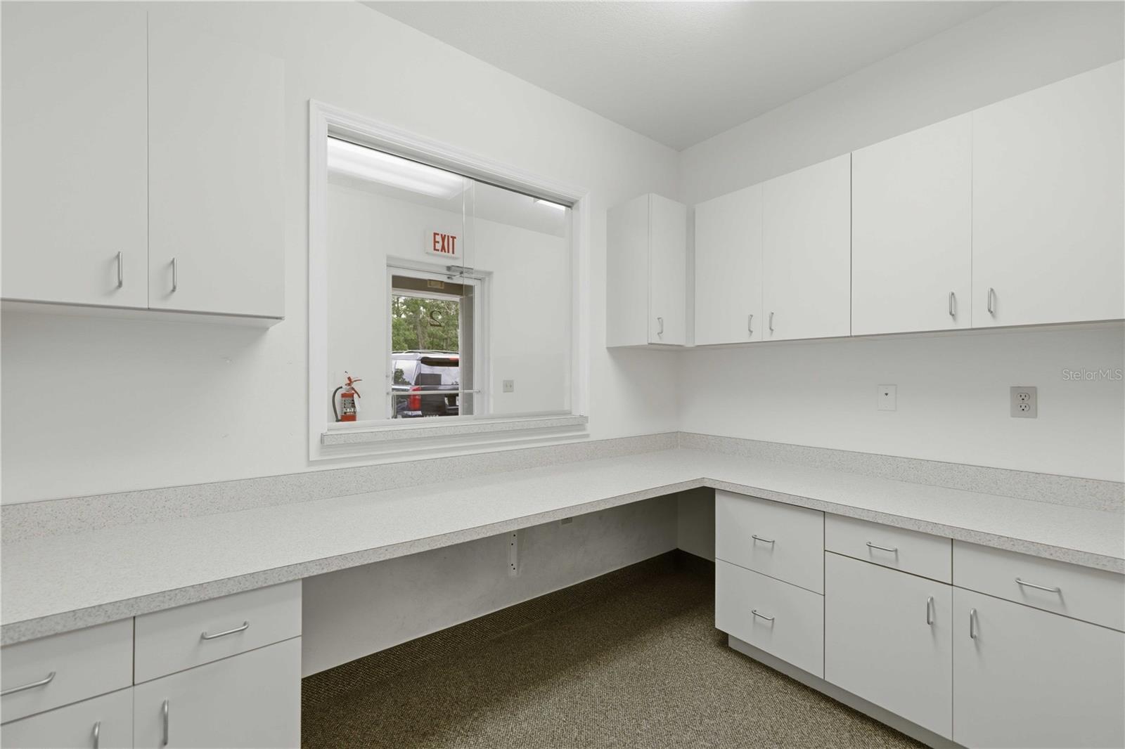 35TH STREET INDUST COMPLEX - Commercial Lease