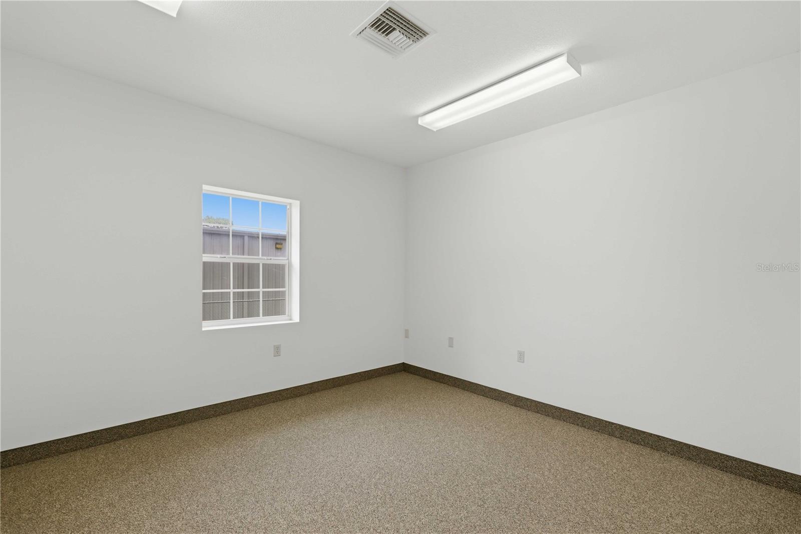 35TH STREET INDUST COMPLEX - Commercial Lease