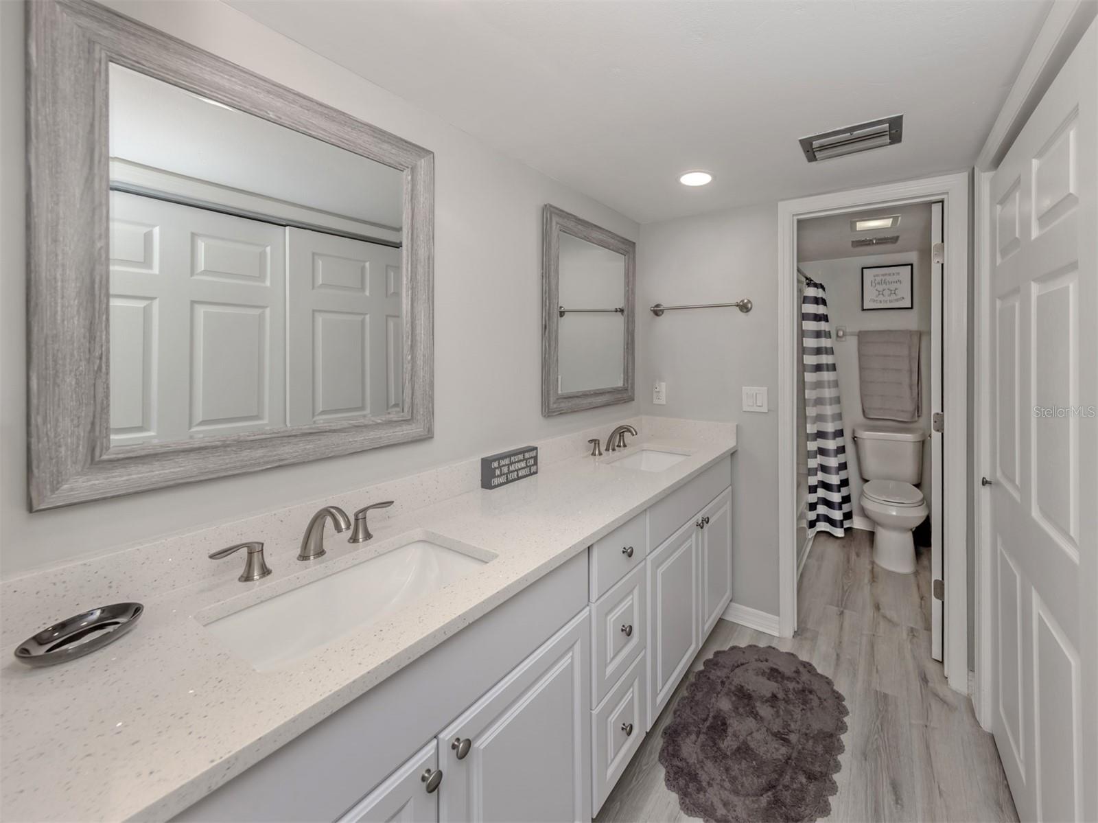MANASOTA BEACH GRDS III - Residential