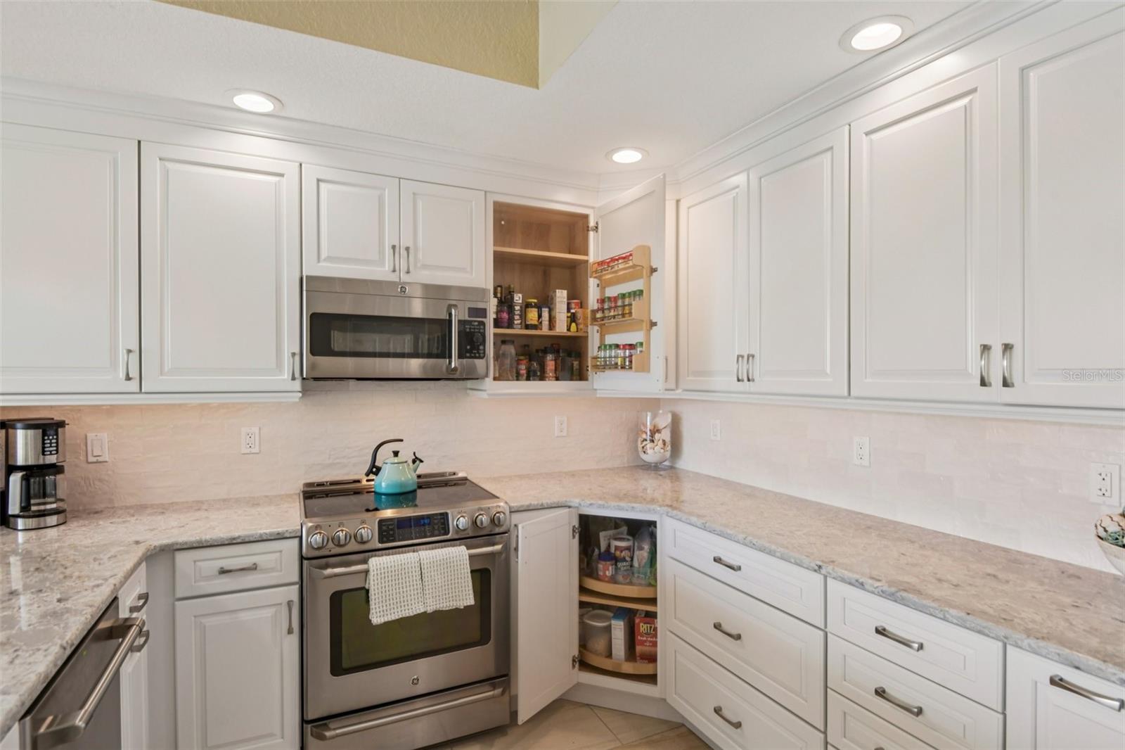DOLPHIN KEY CONDO - Residential