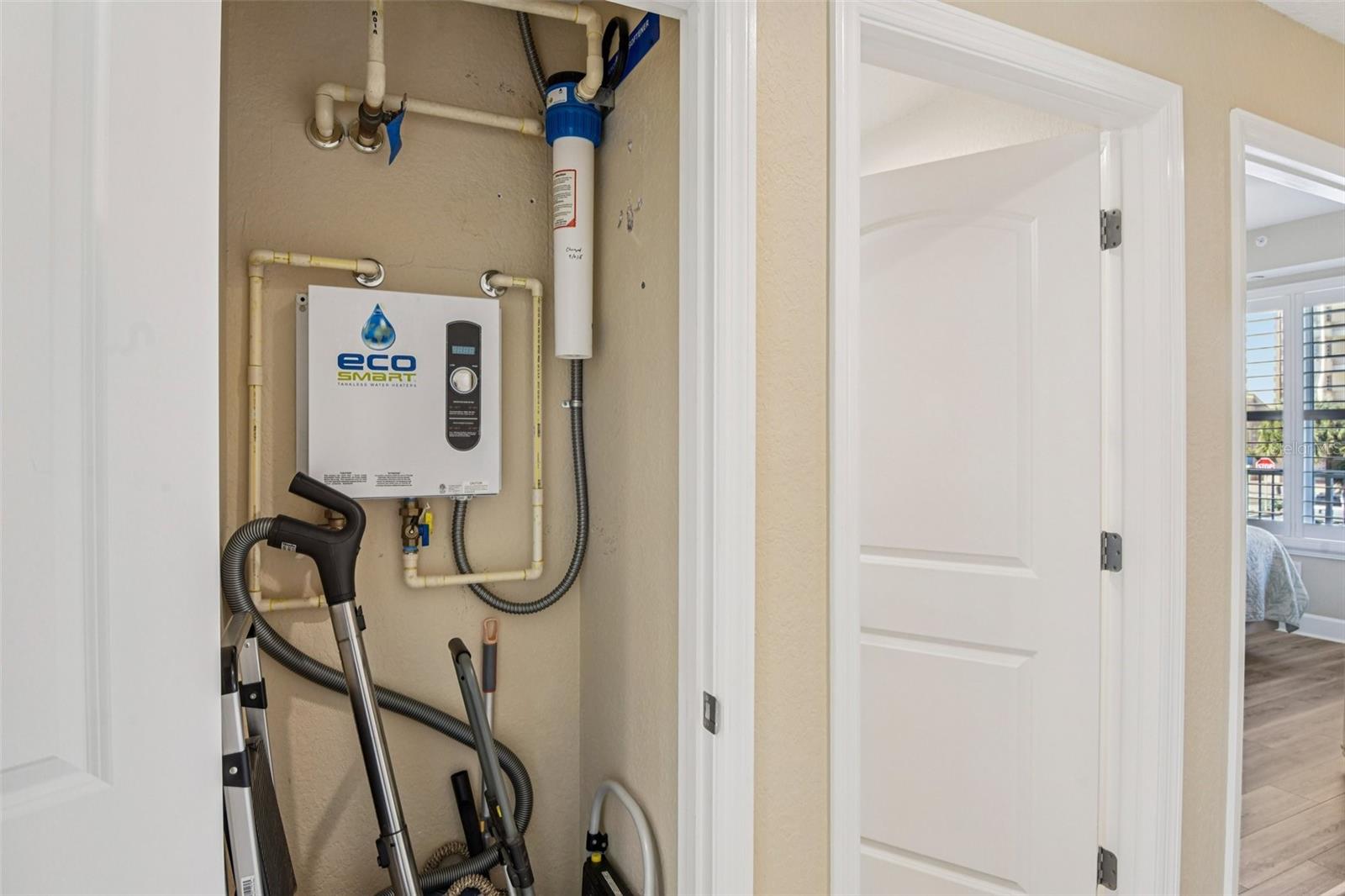 DOLPHIN KEY CONDO - Residential