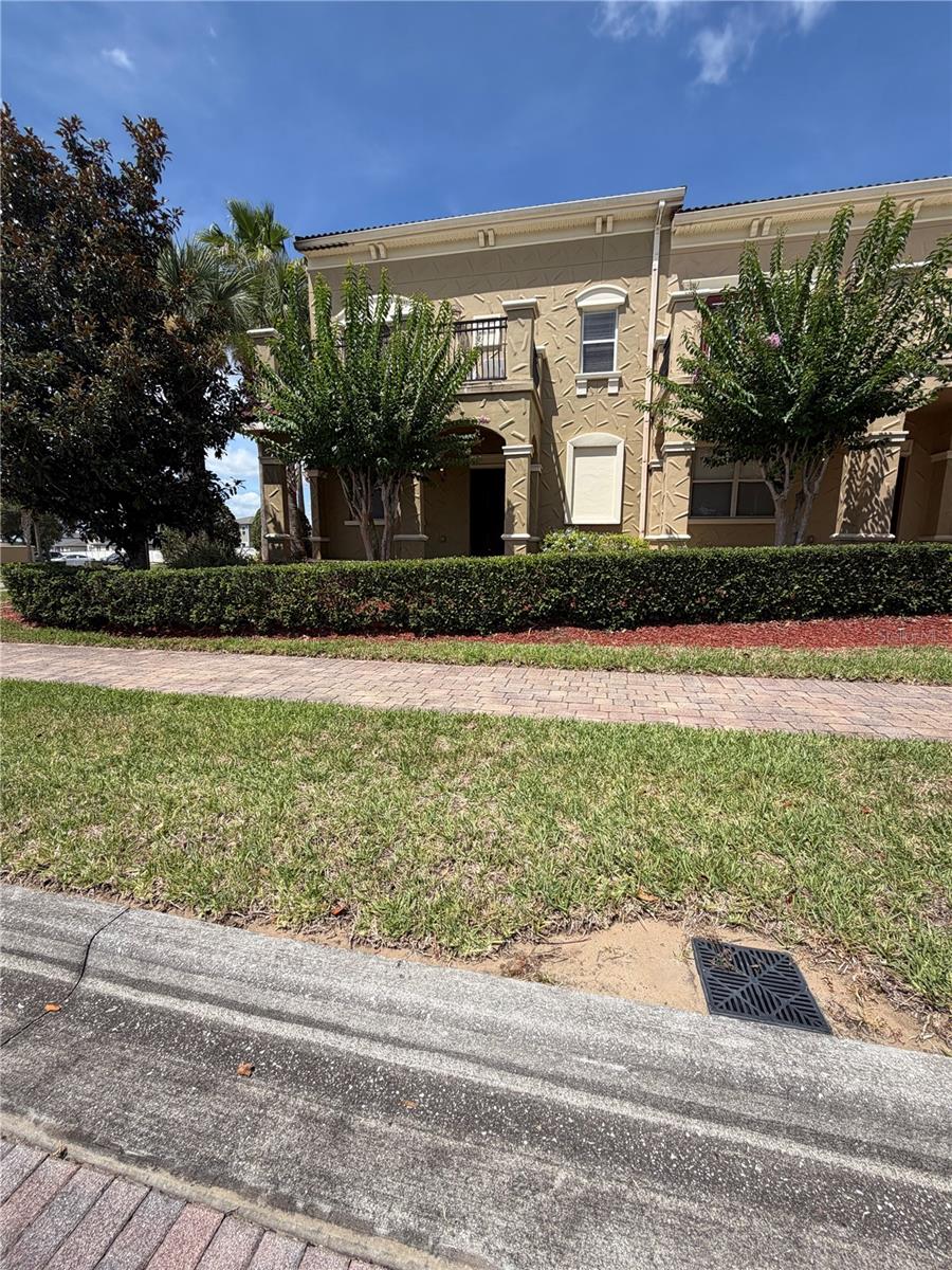 TIERRA DEL SOL - Residential Lease