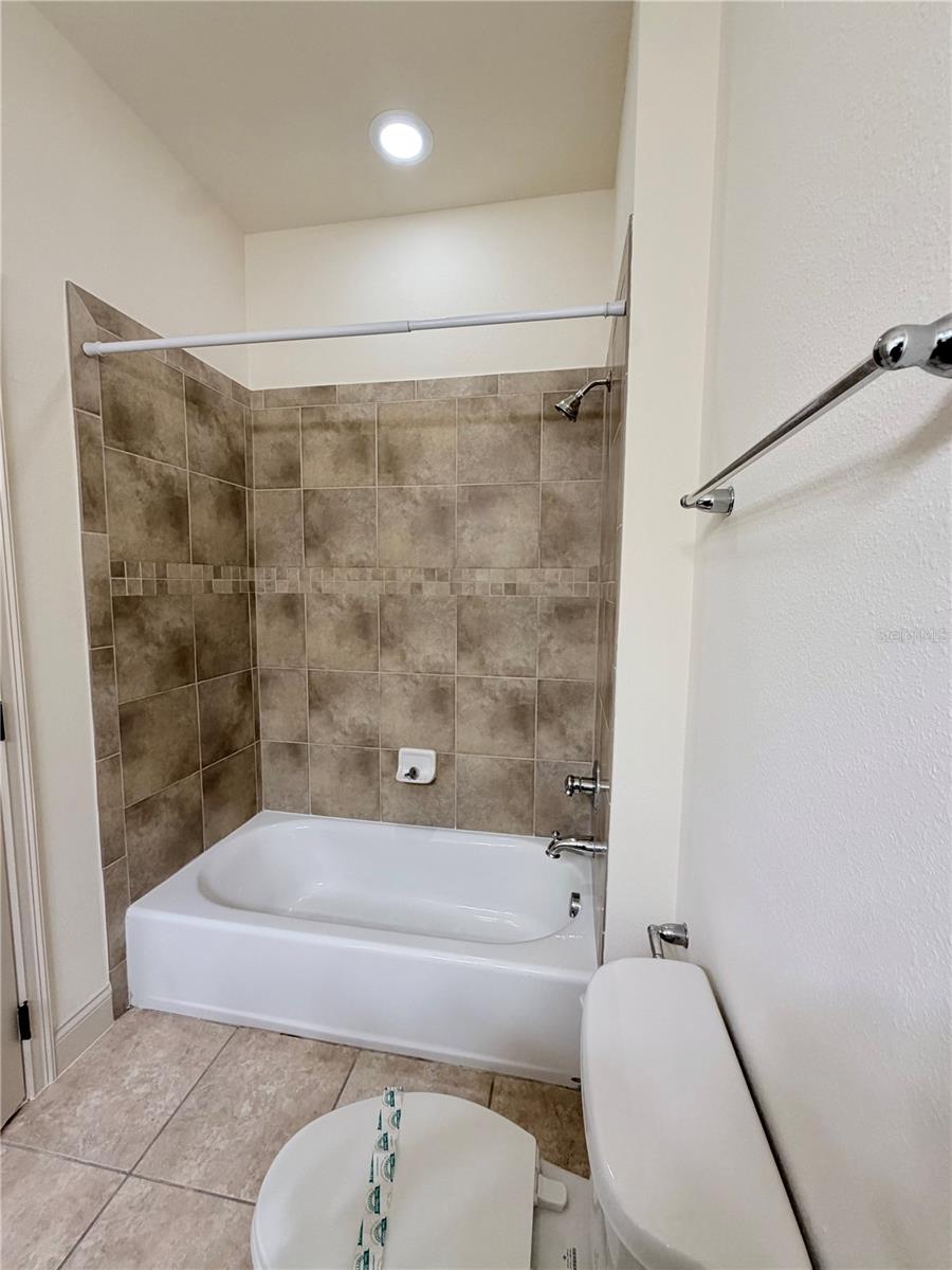TIERRA DEL SOL - Residential Lease