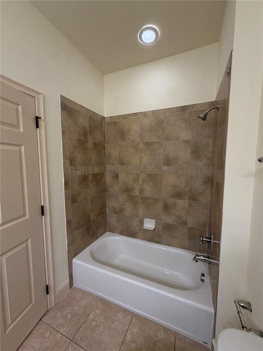 TIERRA DEL SOL - Residential Lease