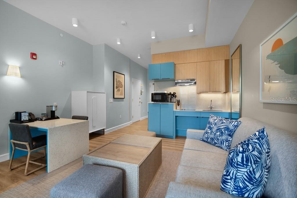 SUNSET WALK HOTEL CONDO PH 2-5 - Residential
