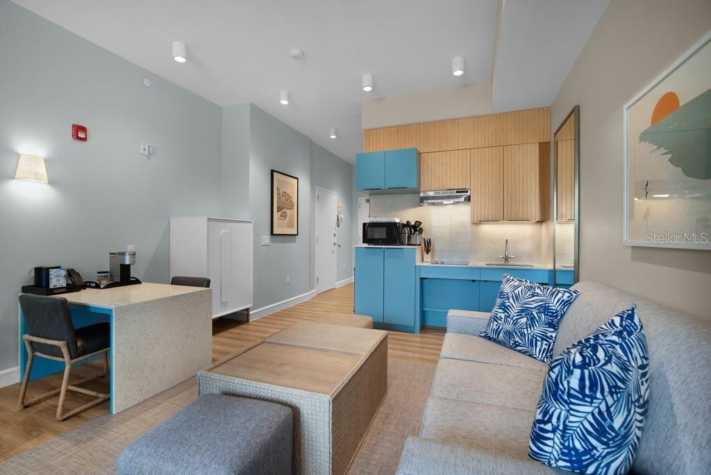 SUNSET WALK HOTEL CONDO PH 2-5 - Residential