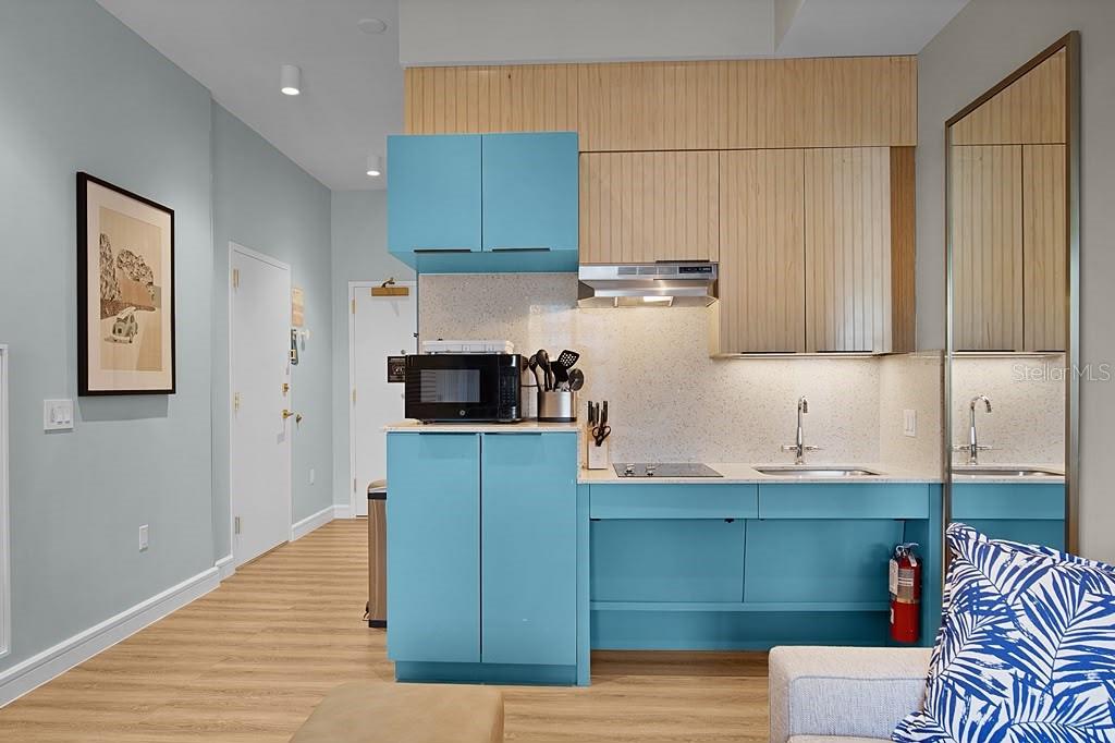 SUNSET WALK HOTEL CONDO PH 2-5 - Residential